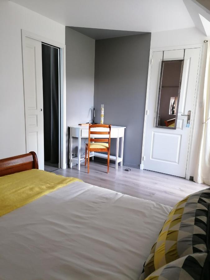 Pierre-Feuille-Ciseaux Hotell Parigné Eksteriør bilde